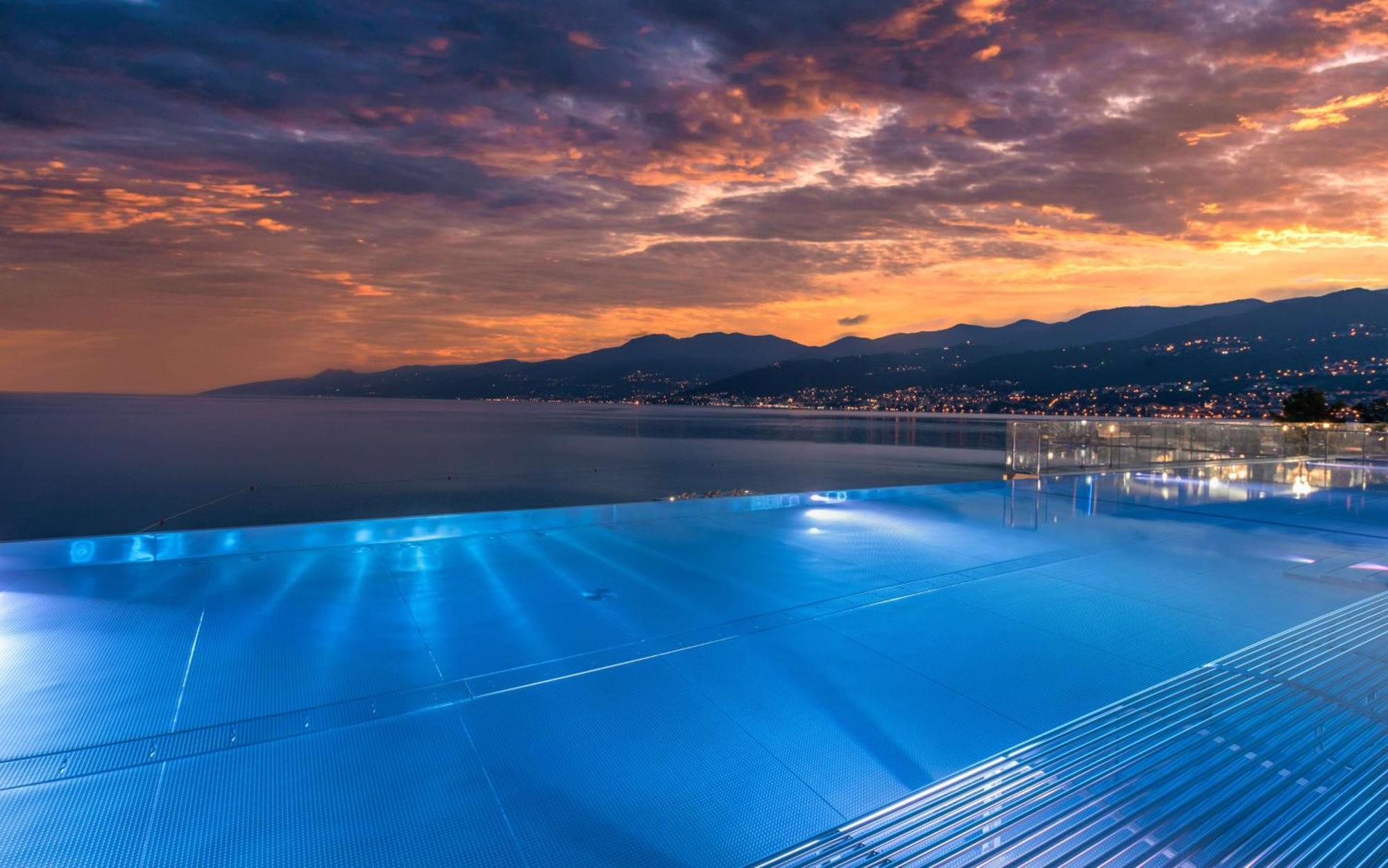Hilton Rijeka Costabella Beach Resort And Spa Exterior foto View of the pool at the hotel