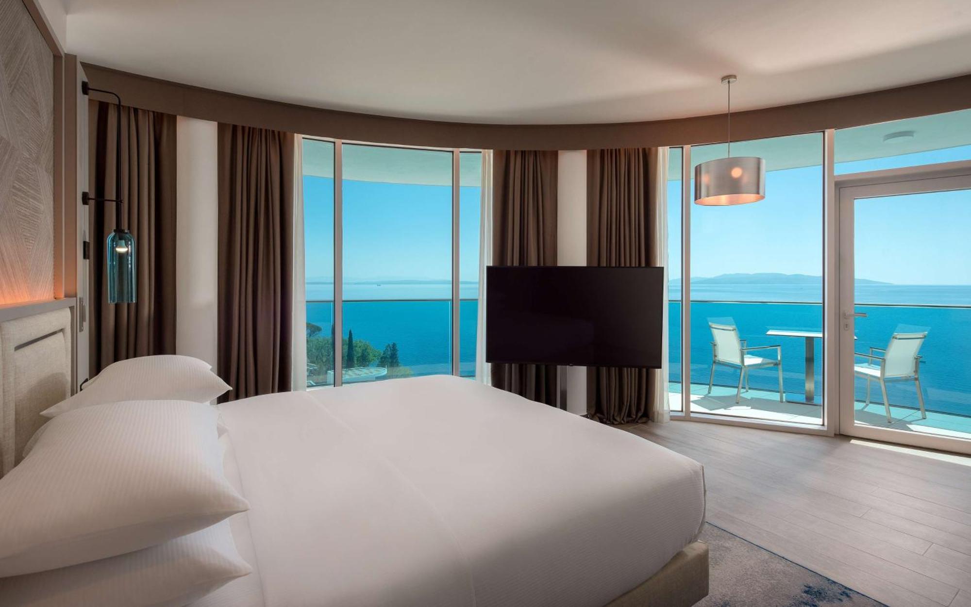 Hilton Rijeka Costabella Beach Resort And Spa Exterior foto Suite