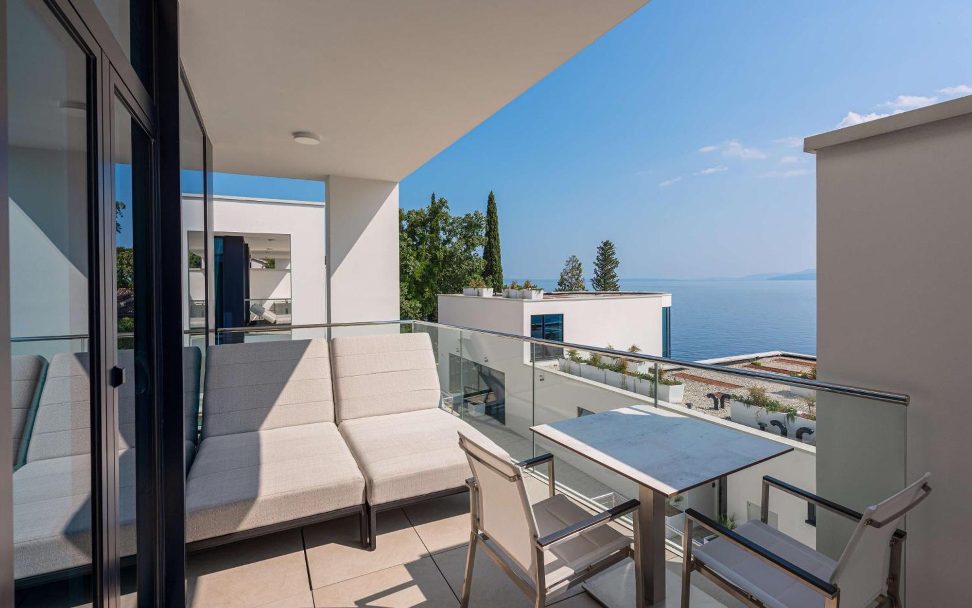 Hilton Rijeka Costabella Beach Resort And Spa Exterior foto
